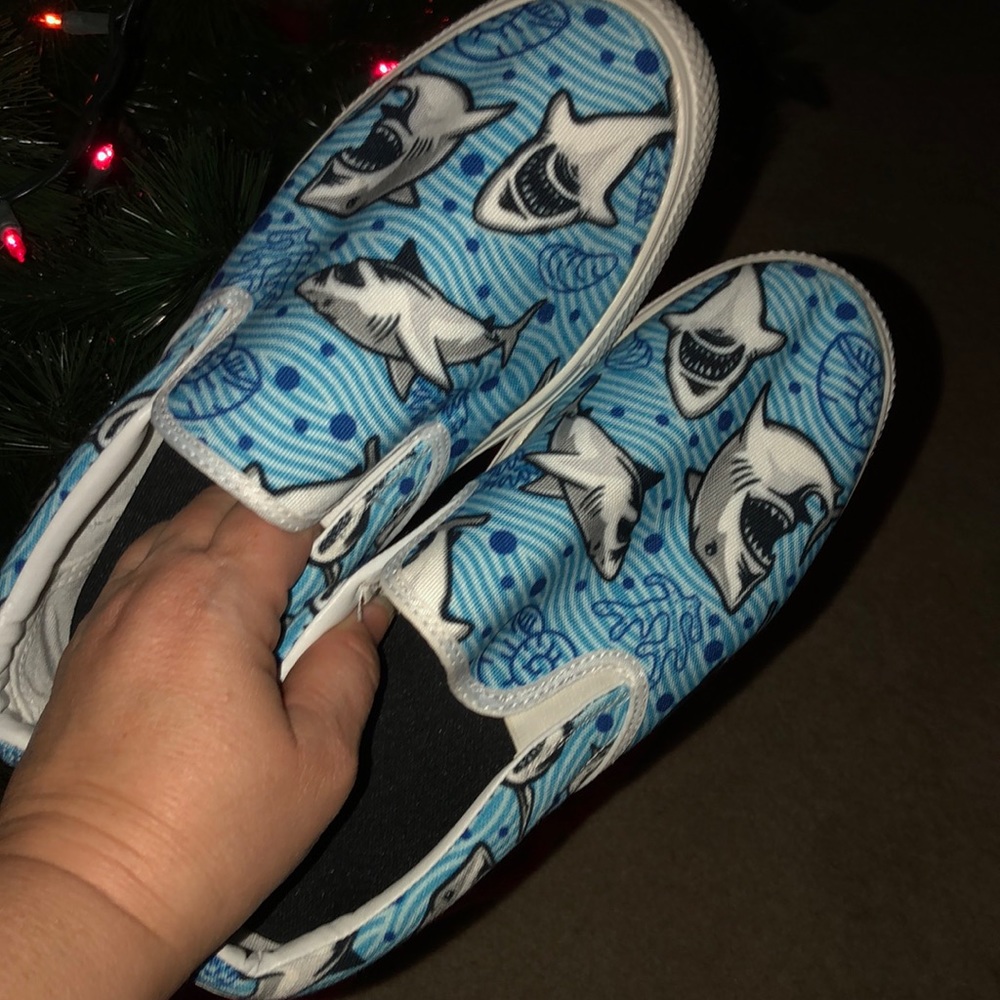 NWOT Shark slippers shoes